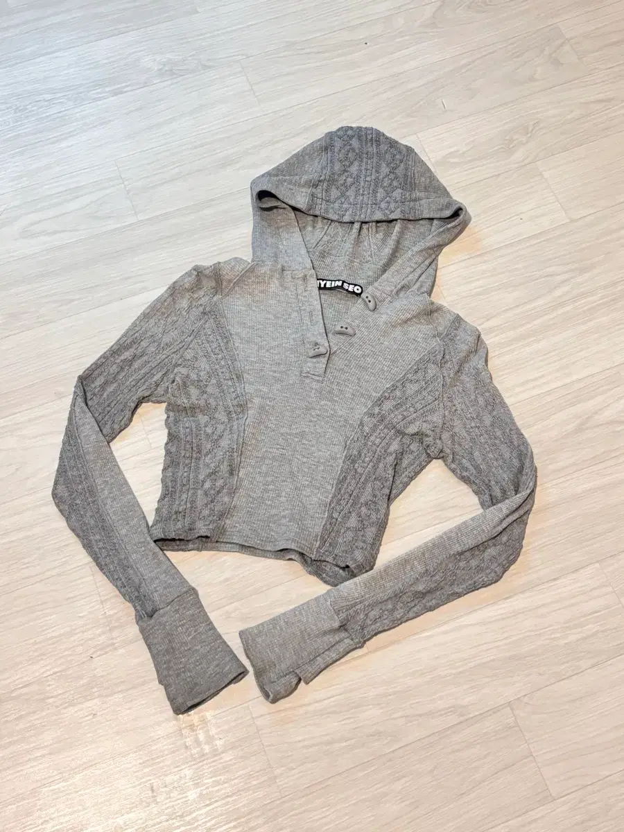 トップス hyeinseo hooded croped top (size:1)GR8 HYEIN SEO | HOODED CROP TOP CREAM | L'ARMOIRE